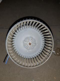 Мотор печки 87103-44030 на Toyota Ipsum ACM21W Фото 4