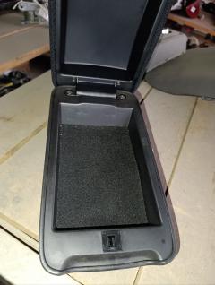 Подлокотник на Toyota Caldina AZT241W Фото 10