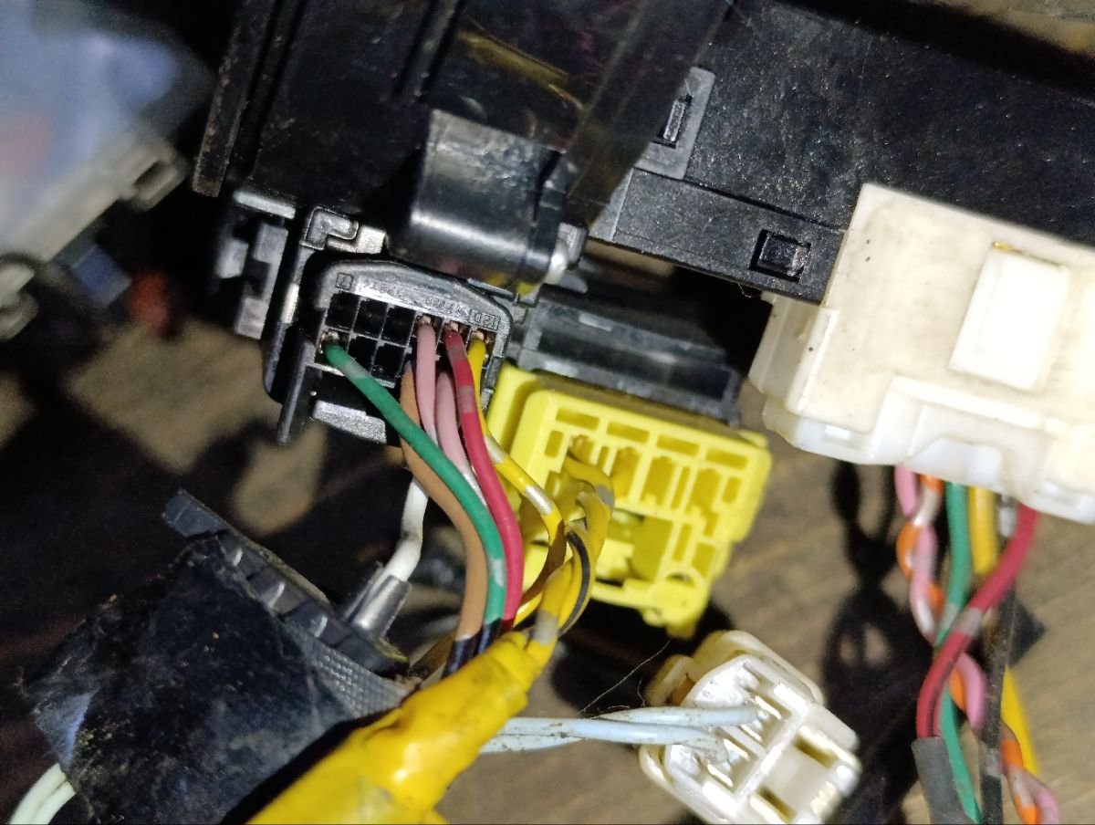 Переключатель поворотов на Toyota Ipsum ACM21W Фото 11