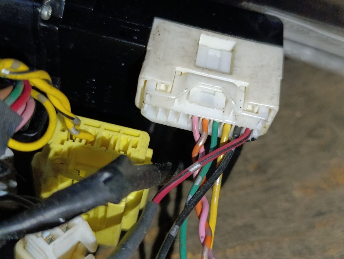 Переключатель поворотов на Toyota Ipsum ACM21W Фото 12