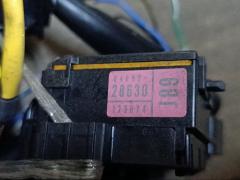 Переключатель поворотов на Toyota Ipsum ACM21W Фото 17