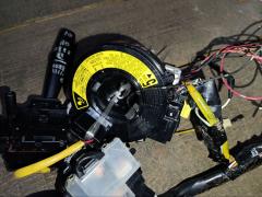 Переключатель поворотов на Toyota Ipsum ACM21W Фото 7