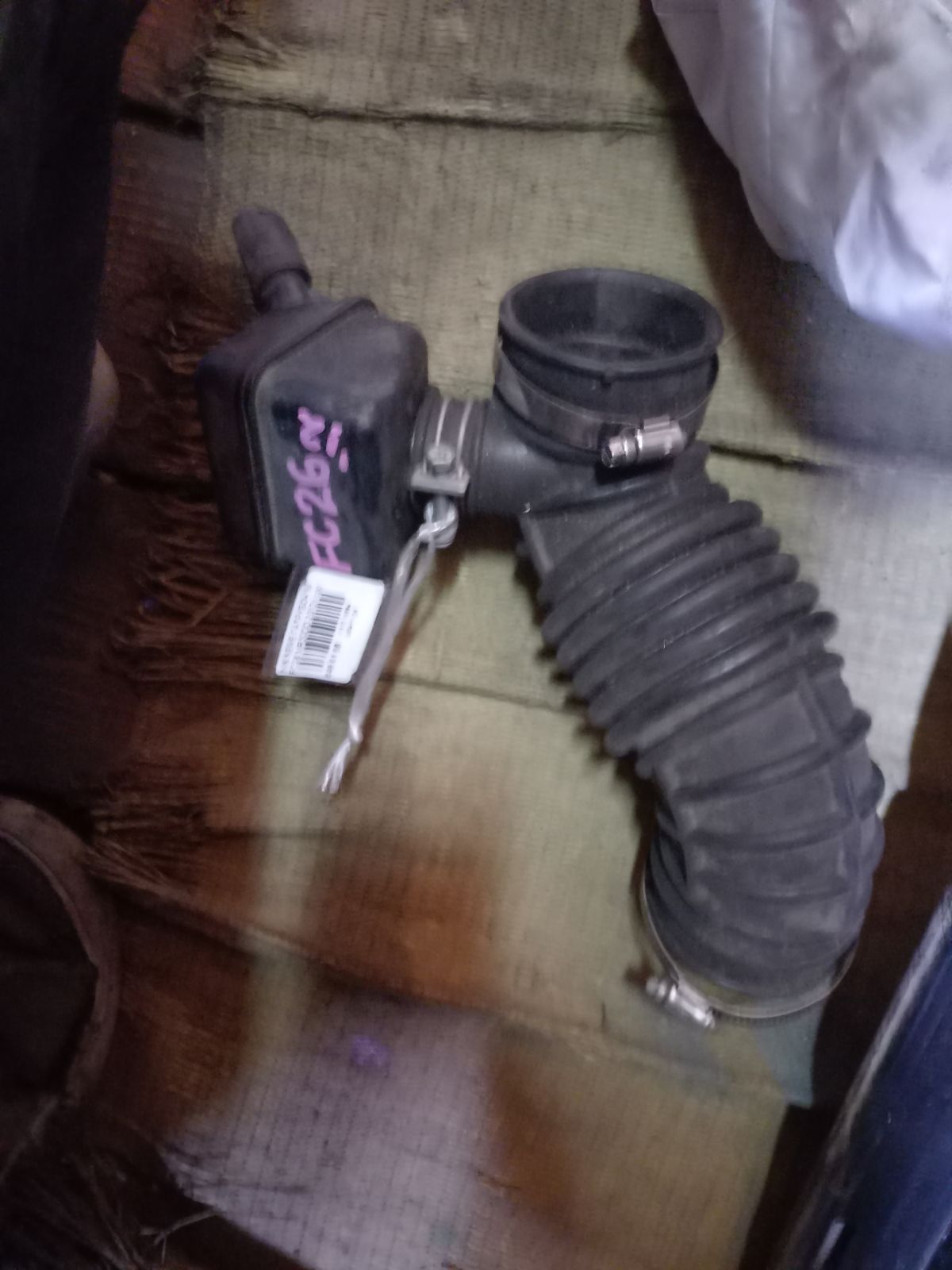 Патрубок воздушн.фильтра на Nissan Serena FC26 MR20DD Фото 5