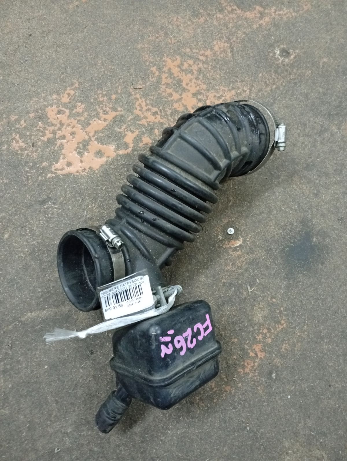 Патрубок воздушн.фильтра на Nissan Serena FC26 MR20DD Фото 6