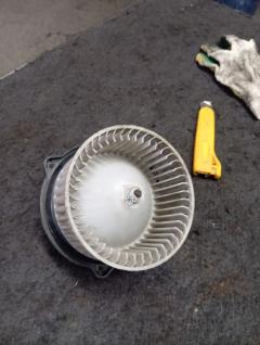 Мотор печки 87103-12030 на Toyota Corolla Spacio AE111N Фото 5