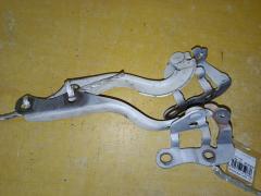 Крепление капота на Toyota Voxy ZRR70G