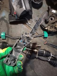 Крепление бампера 52116-44060 на Toyota Ipsum ACM21W Фото 6