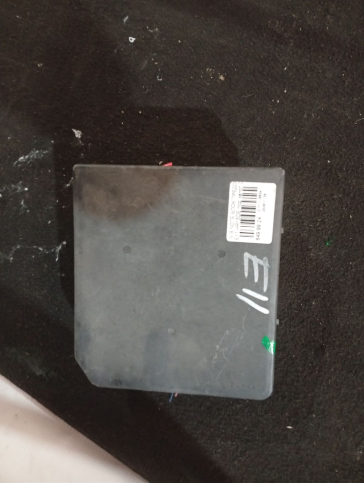 Блок предохранителей на Nissan Note E11 HR15DE Фото 4