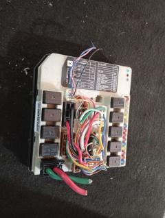 Блок предохранителей на Nissan Note E11 HR15DE Фото 3