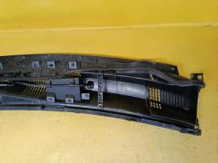 Решетка под лобовое стекло 55786-B1010 на Toyota Passo KGC35 Фото 4