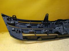 Решетка радиатора 53101-44330, 53114-44010 на Toyota Isis ZGM10G Фото 7