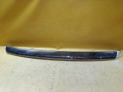 Молдинг капота на Toyota Noah AZR60G