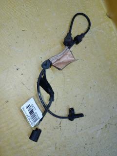 Датчик ABS на Honda Stream RN6 R18A, Переднее расположение