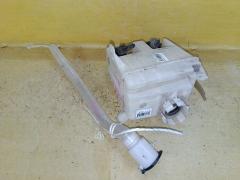 Бачок омывателя на Toyota Isis ZGM11G 85315-68010