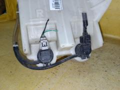 Бачок омывателя 85315-68010 на Toyota Isis ZGM11G Фото 3