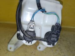 Насос омывателя стекла 85330-21010 на Toyota Vitz KSP90 Фото 3