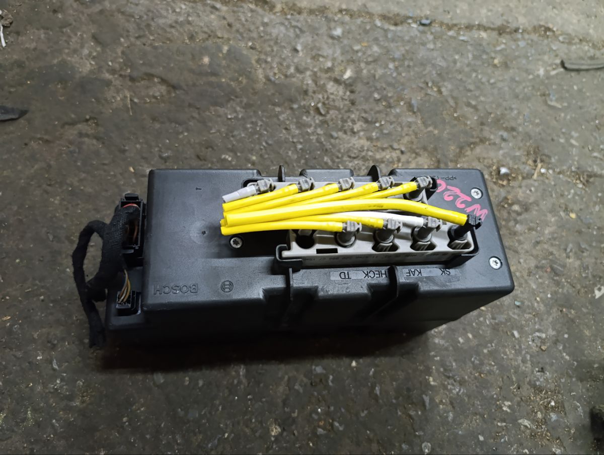 Компрессор центрального замка 2208000748 на Mercedes-Benz S-Class W220 Фото 7