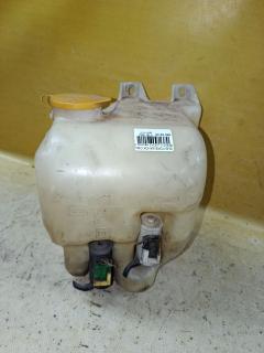 Бачок омывателя на Subaru Forester SF9 JF1SF65642H726235
