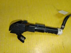 Форсунка омывателя 85208-47010 на Toyota Prius ZVW30 Фото 2