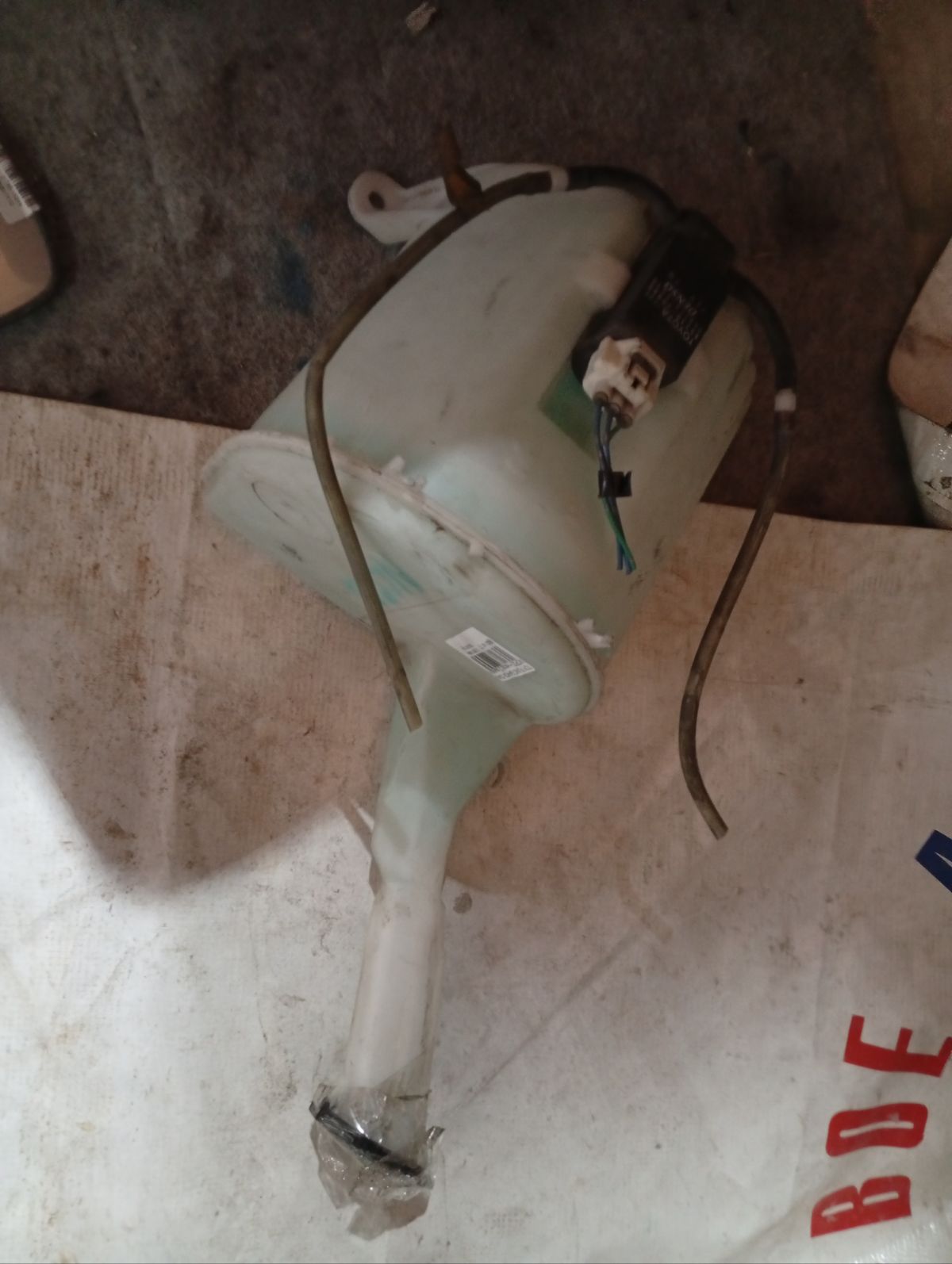 Бачок омывателя 85315-52050 на Toyota Funcargo NCP20 Фото 4