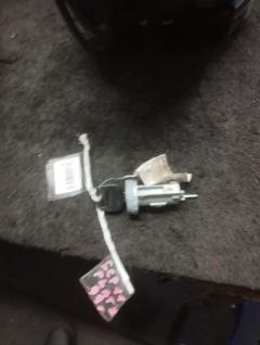 Замок зажигания 69570-12180 на Toyota Platz SCP11 Фото 3