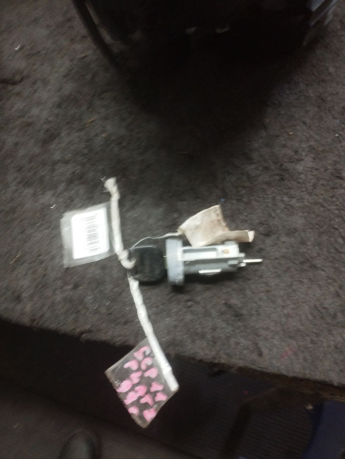 Замок зажигания 69570-12180 на Toyota Platz SCP11 Фото 3