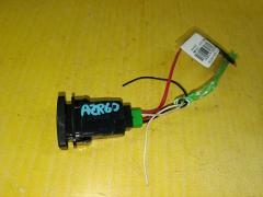 Кнопка на Toyota Noah AZR60G Фото 3