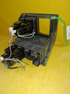 Кнопка на Toyota Sienta NCP81G Фото 3
