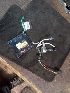 Блок розжига ксенона 85967-33040 на Toyota Vitz KSP90 Фото 3