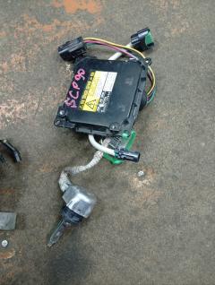 Блок розжига ксенона 85967-33040 на Toyota Vitz KSP90 Фото 4