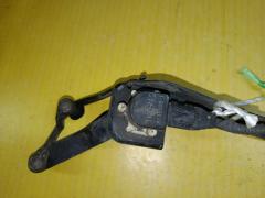 Датчик регулировки наклона фар 89407-52140 на Toyota Vitz NCP131 Фото 3