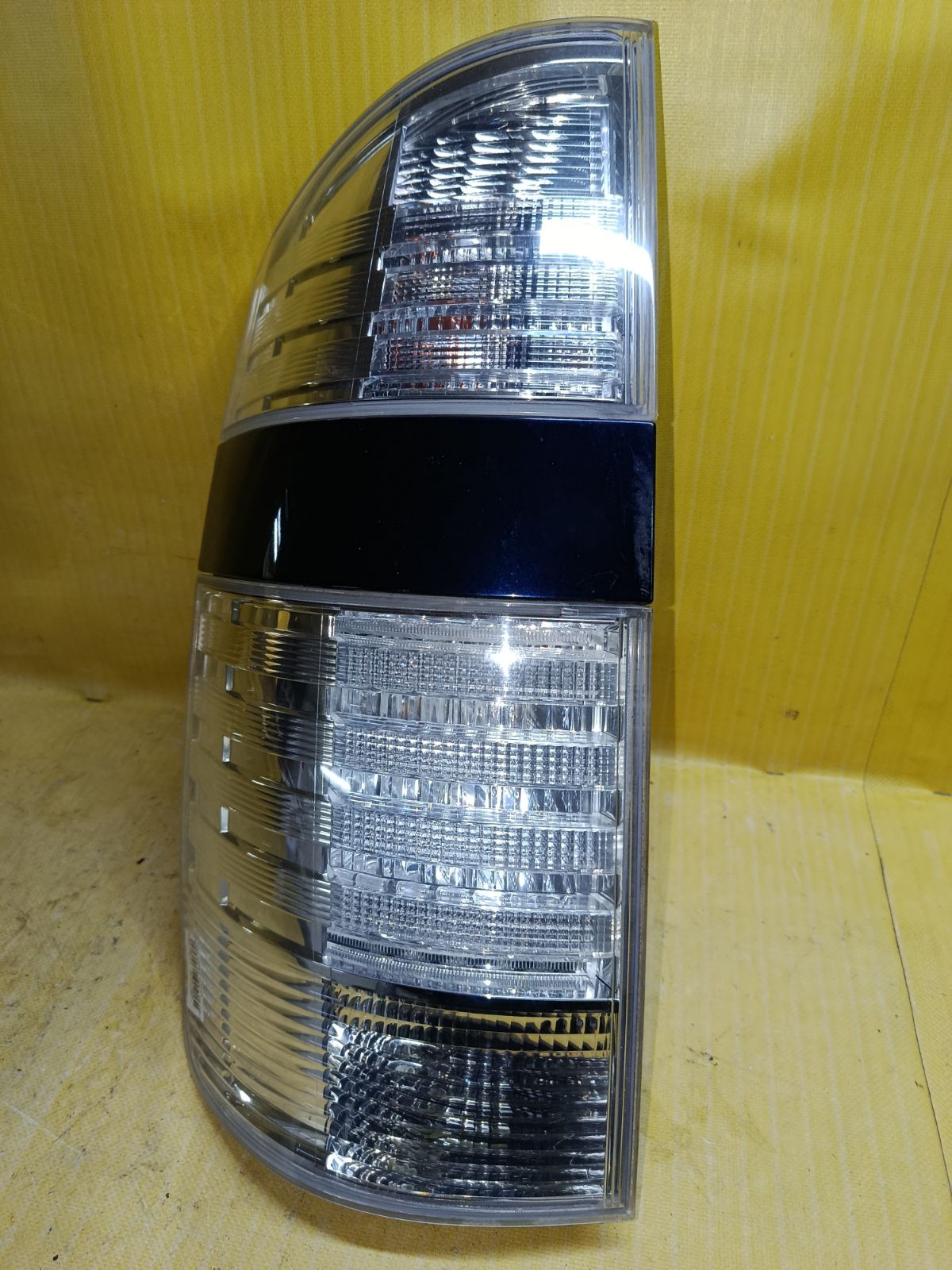 Стоп 28-185 28-185 на Toyota Voxy AZR60G Фото 1