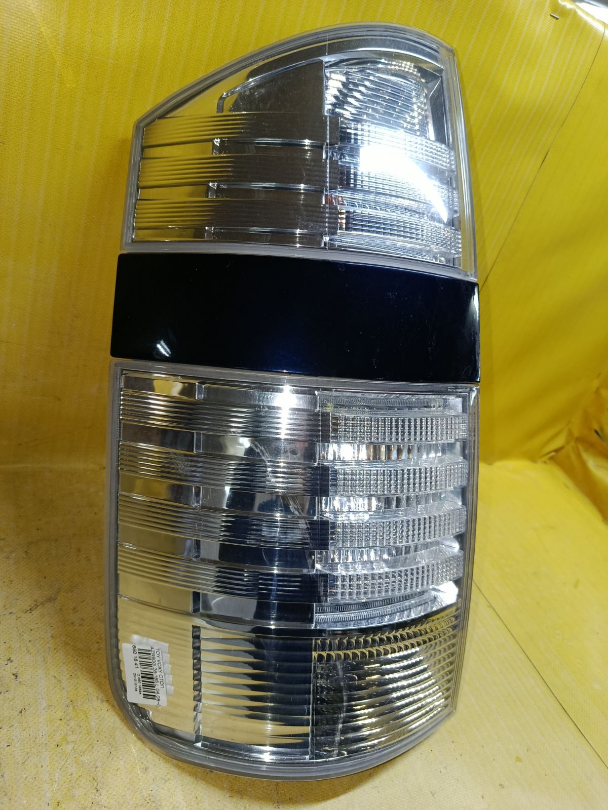 Стоп 28-185 28-185 на Toyota Voxy AZR60G Фото 2