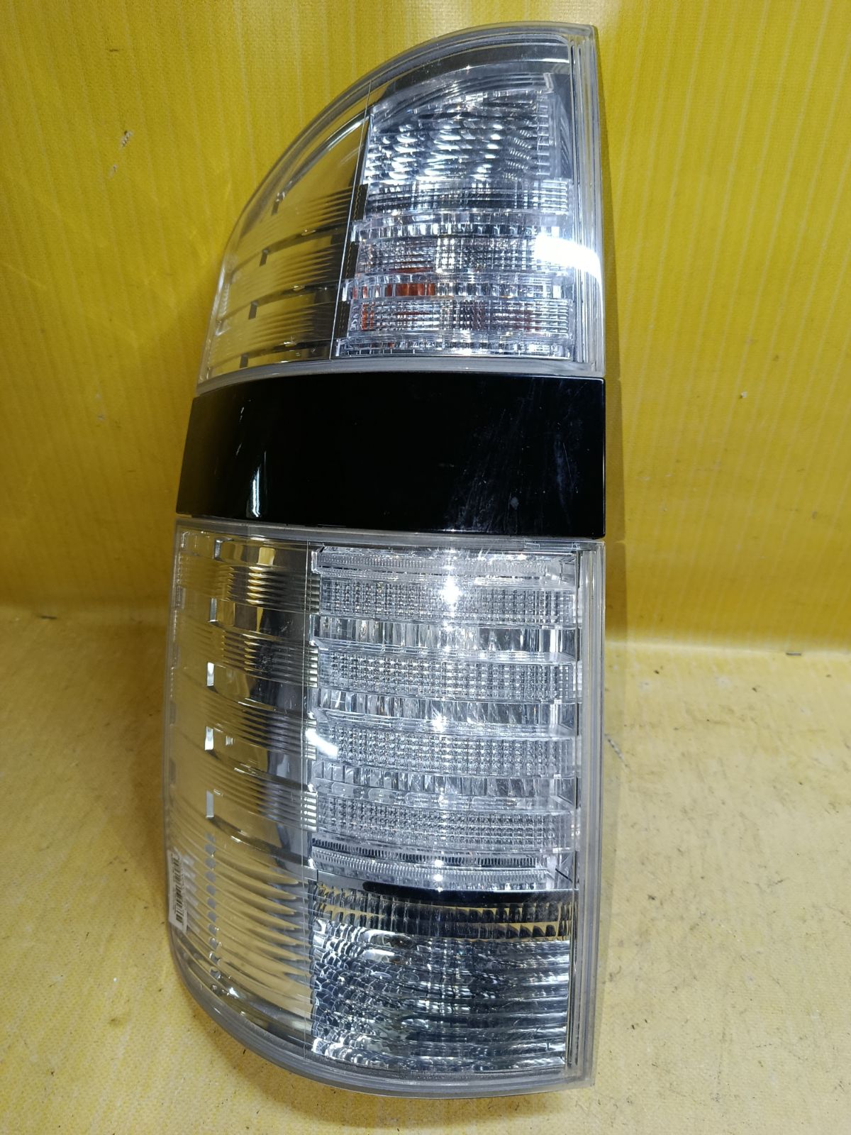 Стоп 28-185 28-185 на Toyota Voxy AZR60G Фото 1