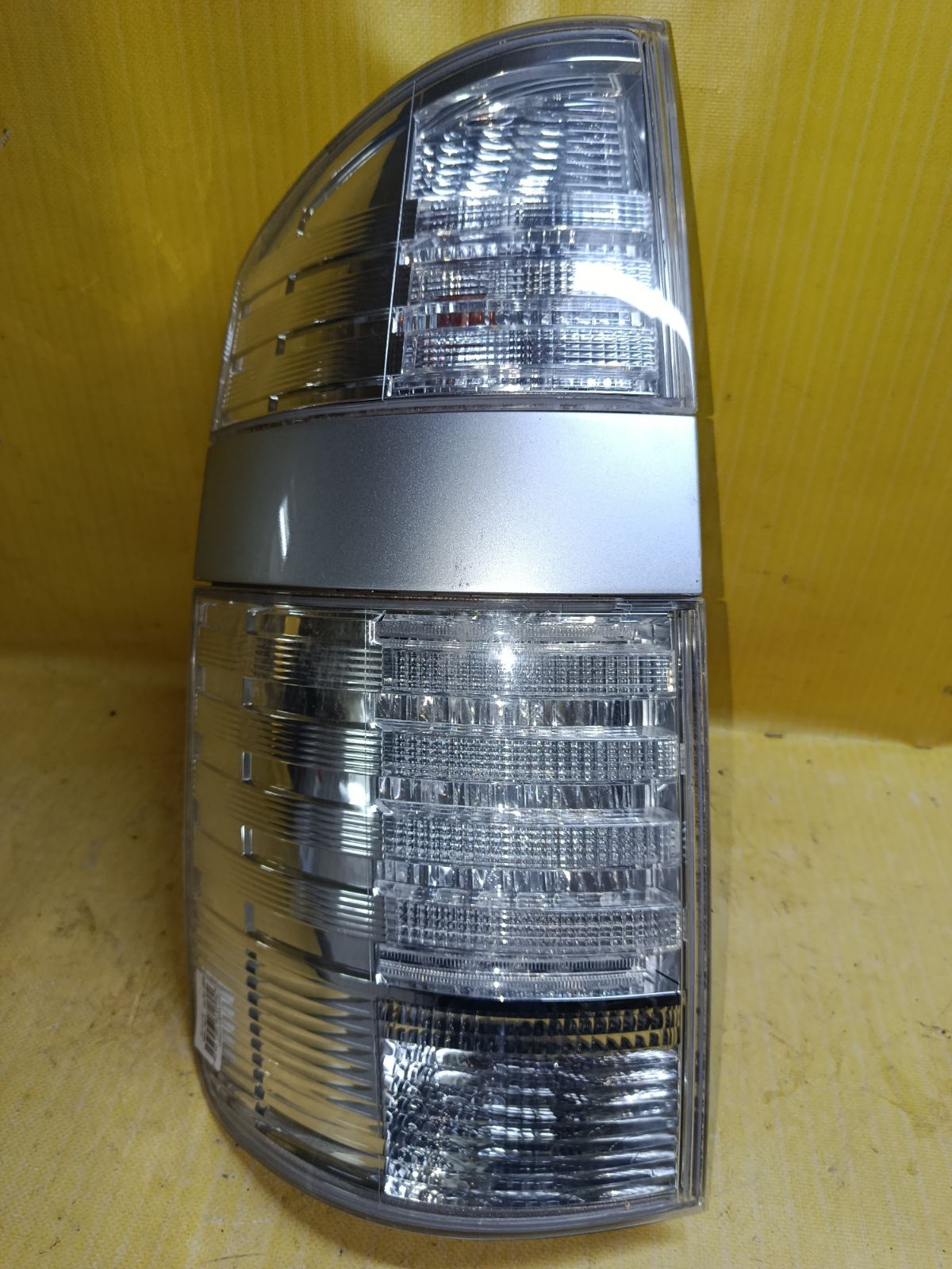 Стоп 28-185 28-185 на Toyota Voxy AZR60G Фото 1