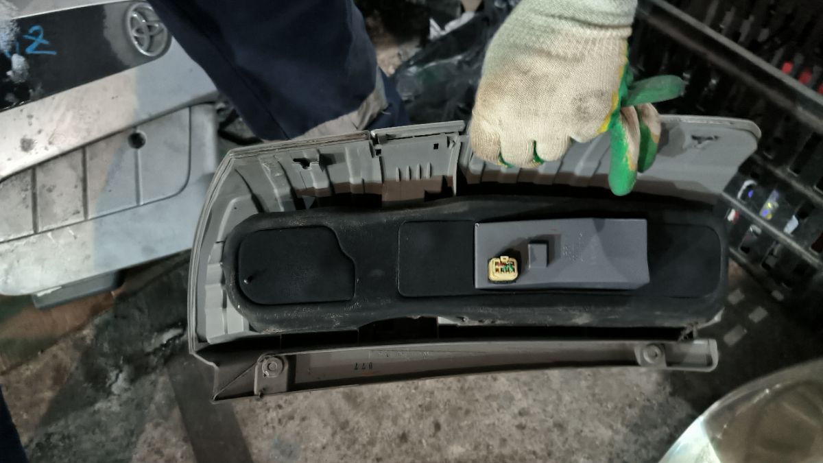 Стоп 28-185 28-185 на Toyota Voxy AZR60G Фото 5