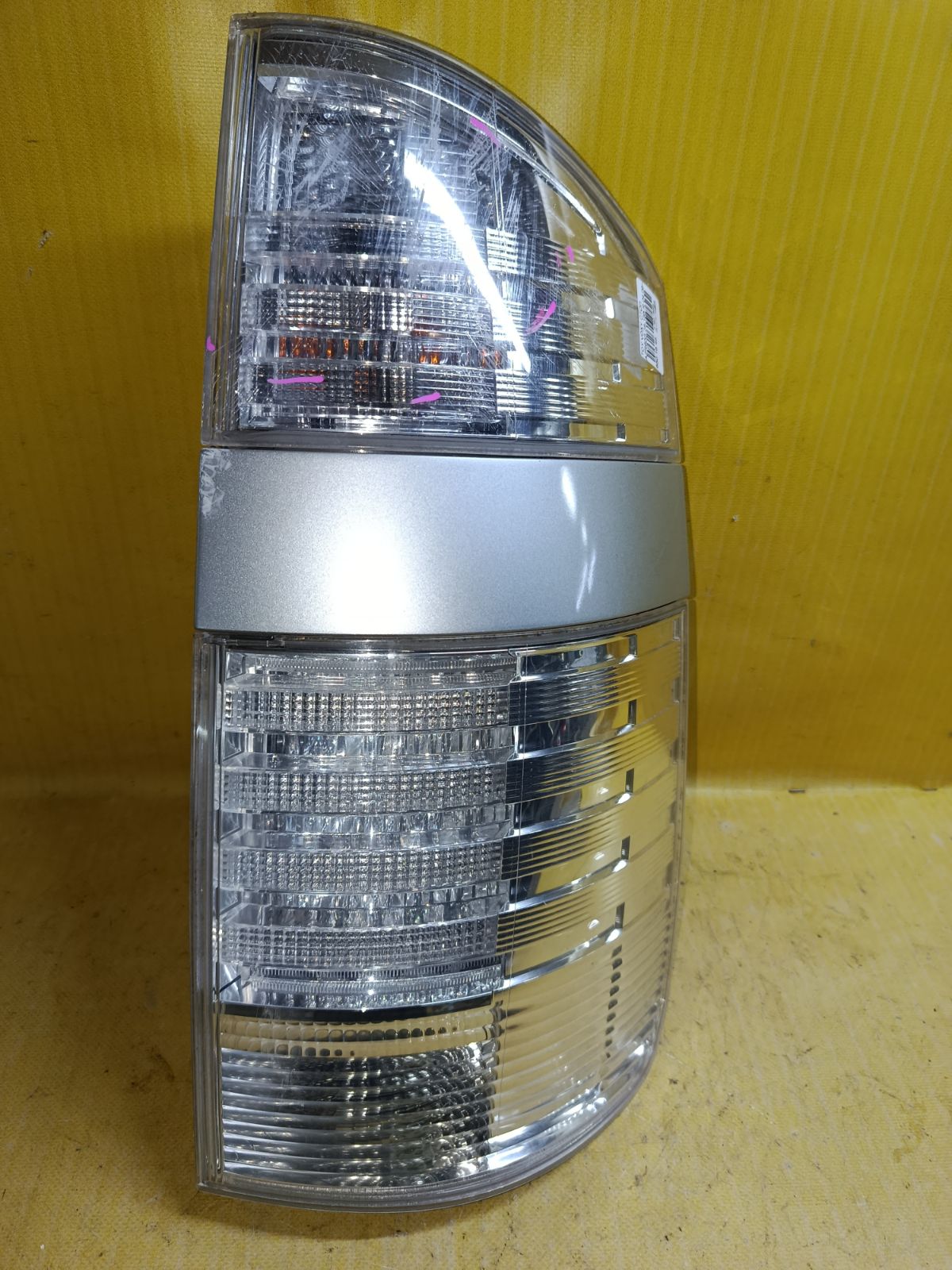 Стоп 28-185 28-185 на Toyota Voxy AZR60G Фото 1