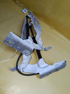 Крепление капота на Volvo S60 FS Фото 2