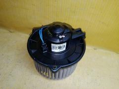 Мотор печки на Toyota Noah AZR65G