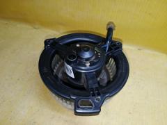 Мотор печки на Toyota Noah AZR65G