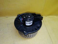 Мотор печки на Toyota Noah AZR65G