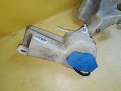 Бачок омывателя 8E0955451AR на Audi A4 8E Фото 2