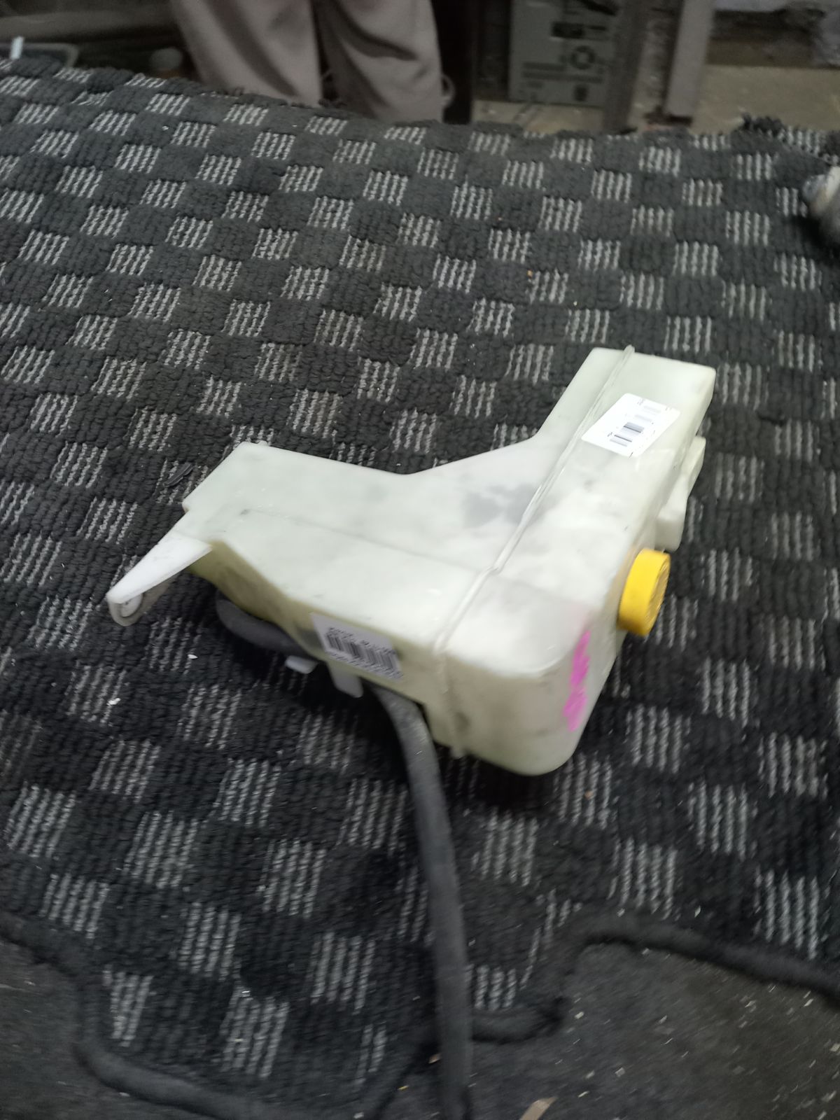 Бачок расширительный 217114U000, 217114U00A на Nissan Bluebird Sylphy QNG10 QG18DE Фото 3