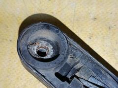 Держатель дворника на Toyota Noah AZR65G Фото 3