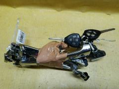 Ручка двери на Toyota Noah AZR65G Фото 3