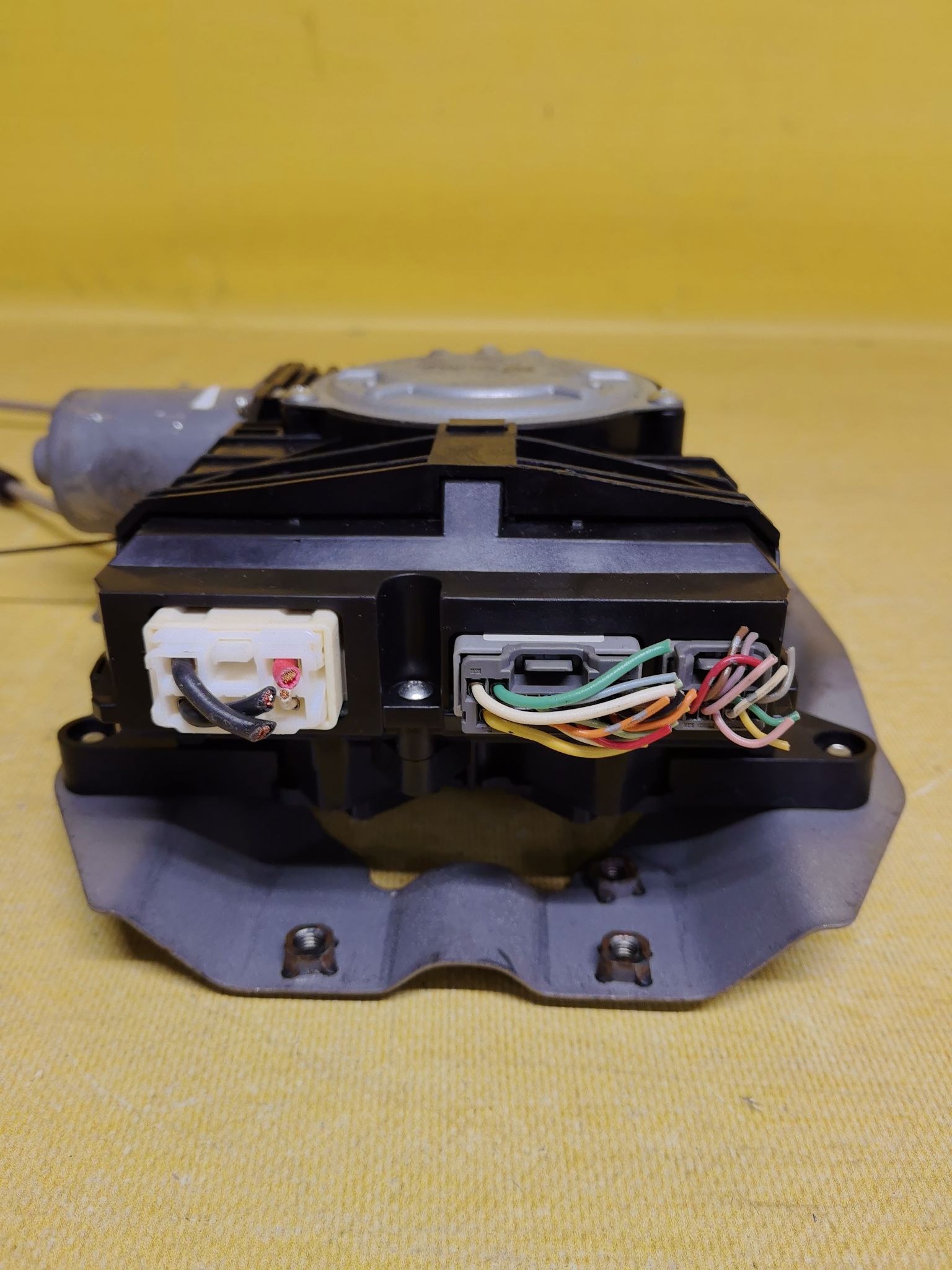 Доводчик двери на Honda Stepwgn RK5 Фото 2