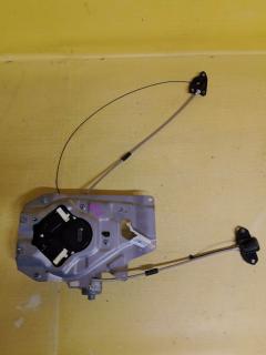 Доводчик двери на Honda Stepwgn RK5 Фото 3