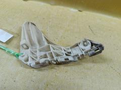 Крепление бампера 52536-52090 на Toyota Ractis NCP100 Фото 3