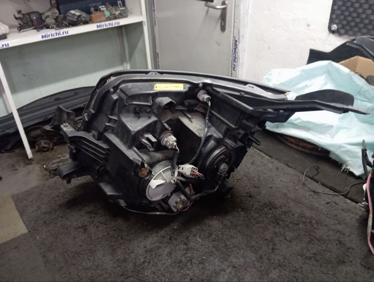 Фара 28-203 28-203 на Toyota Voxy ZRR70G Фото 12