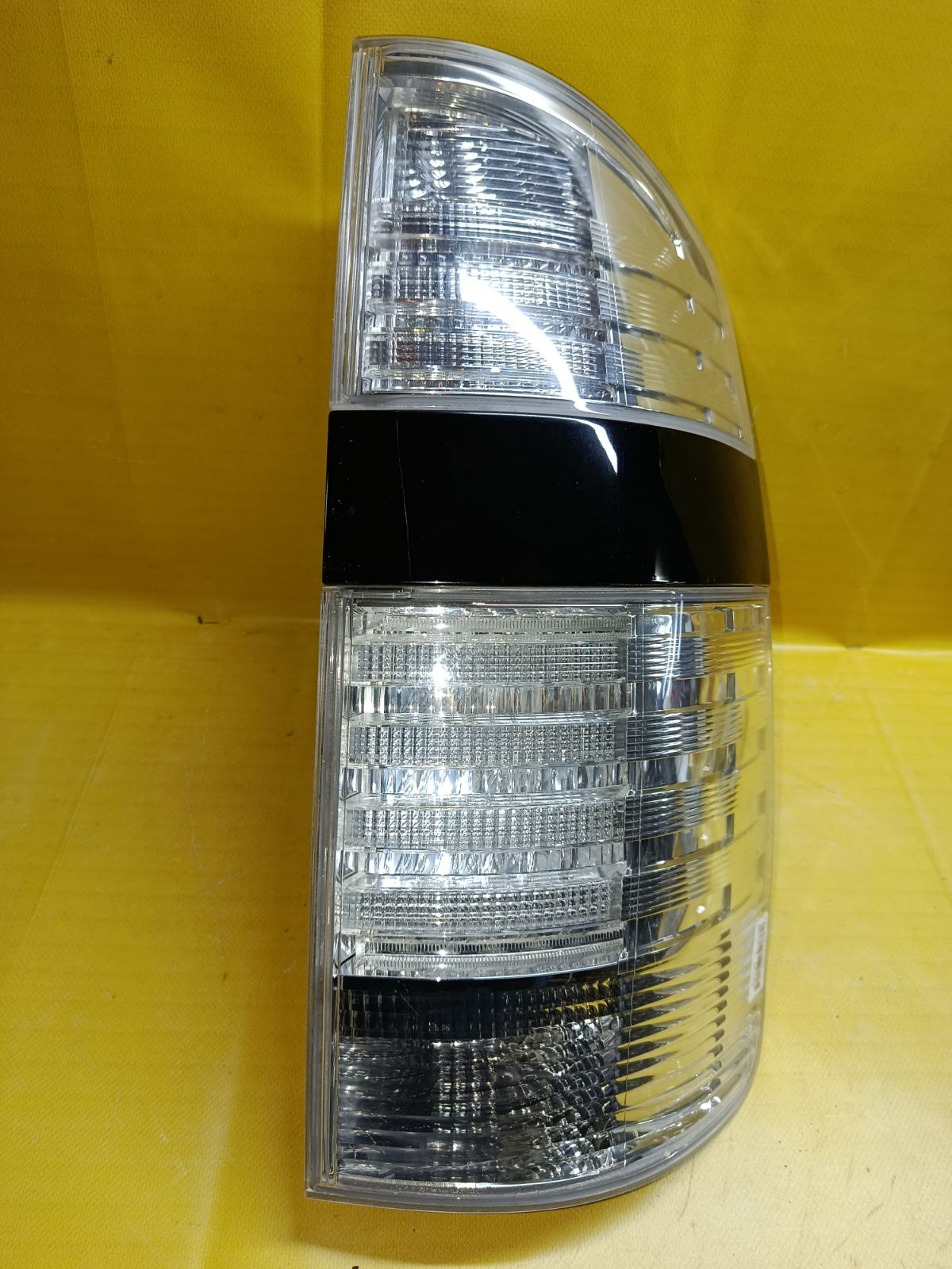 Стоп 28-185 28-185 на Toyota Voxy AZR60G Фото 1